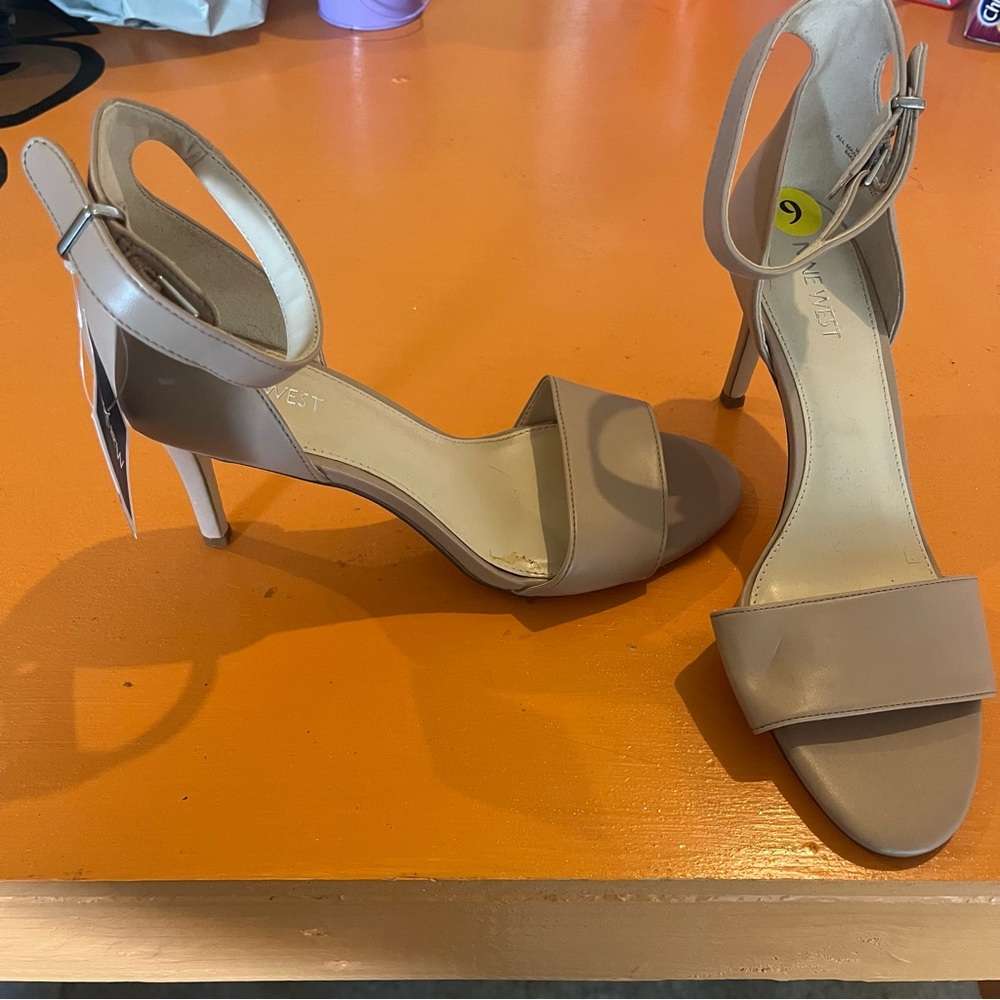 NWT Women’s 9 Nine West Beige Ankle-Strap Stiletto Heels